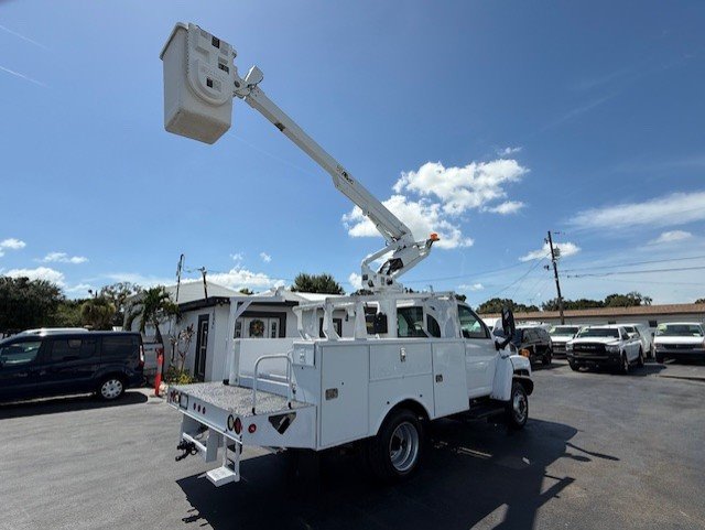 2009 GMC C5500 - Photo 6