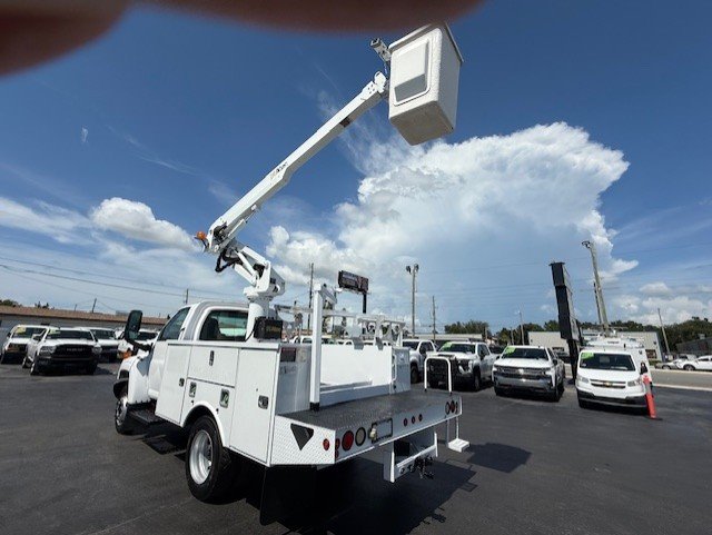 2009 GMC C5500 - Photo 8