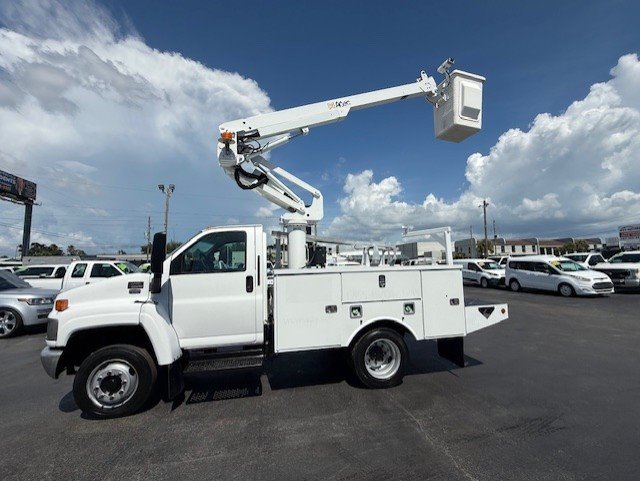 2009 GMC C5500 - Photo 9