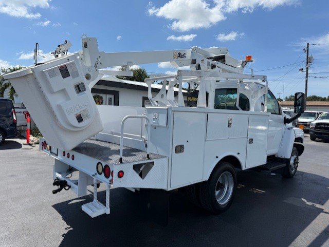 2009 GMC C5500 - Photo 16