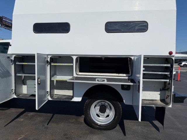 2009 Ford F-550 - Photo 10