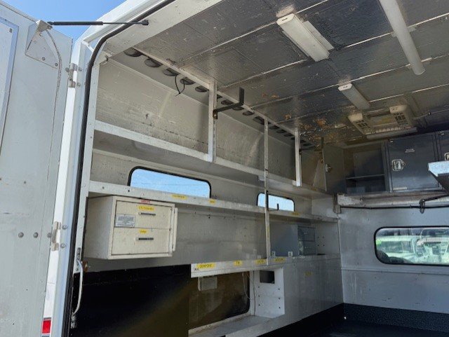 2009 Ford F-550 - Photo 13