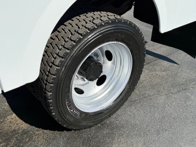 2009 Ford F-550 - Photo 9
