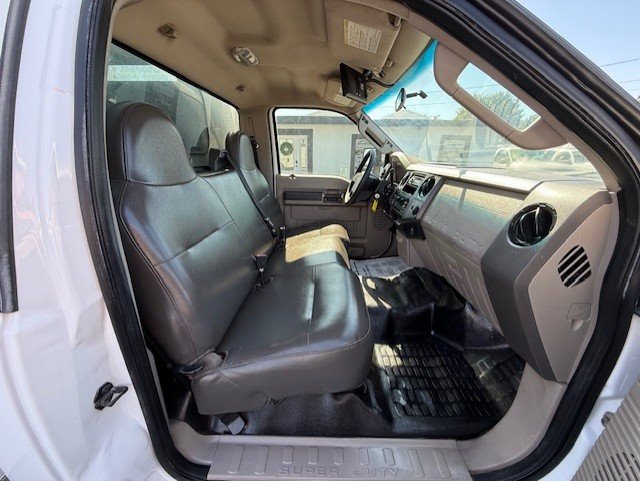 2009 Ford F-550 - Photo 21
