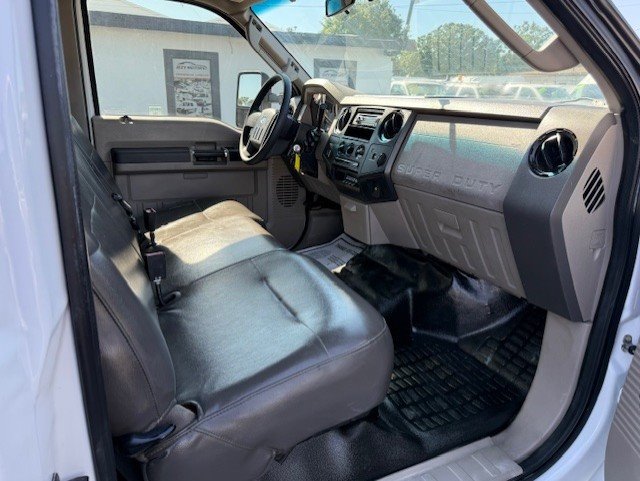 2009 Ford F-550 - Photo 20