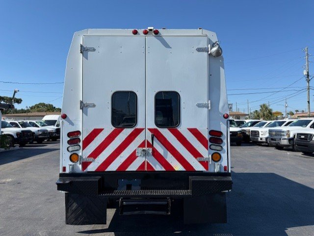 2009 Ford F-550 - Photo 6