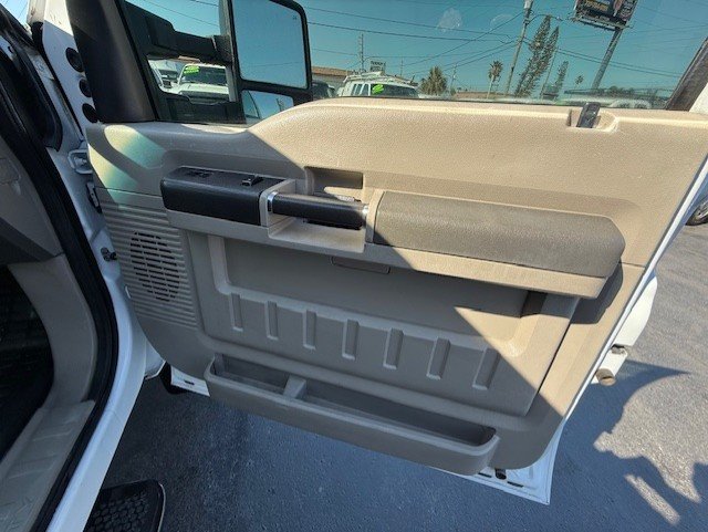 2009 Ford F-550 - Photo 22