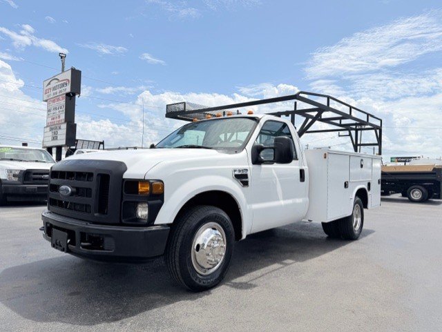 2008 Ford F-350 Super Duty Chassis Cab XL