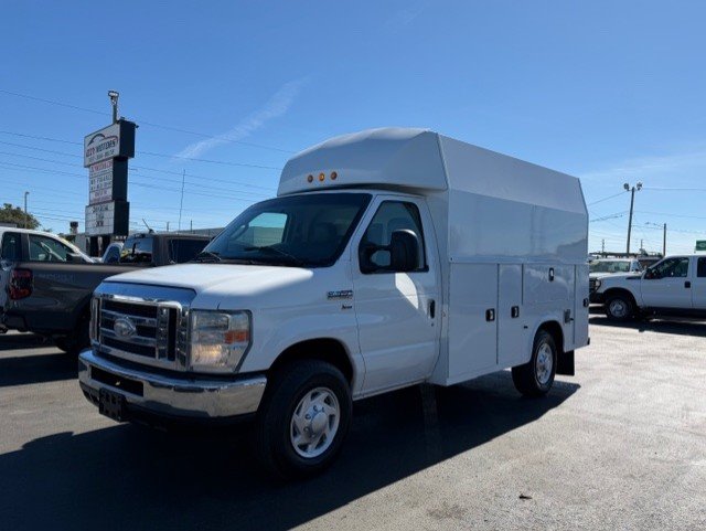 2015 Ford E-Series Cutaway Base's photo