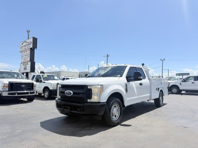 2017 Ford F-350 Super Duty Chassis Cab