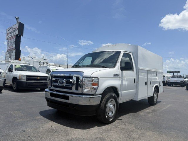 2025 Ford E-Series SRW E-350 Super Duty 138 in WB's photo